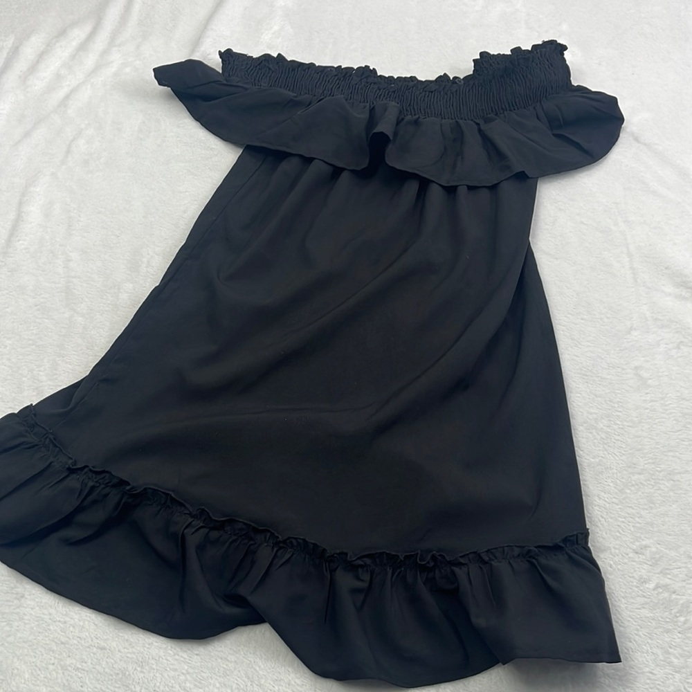 Womens 6 Black Off the Shoulder Smocked Ruffle Chiffon Mini Dress Coverup